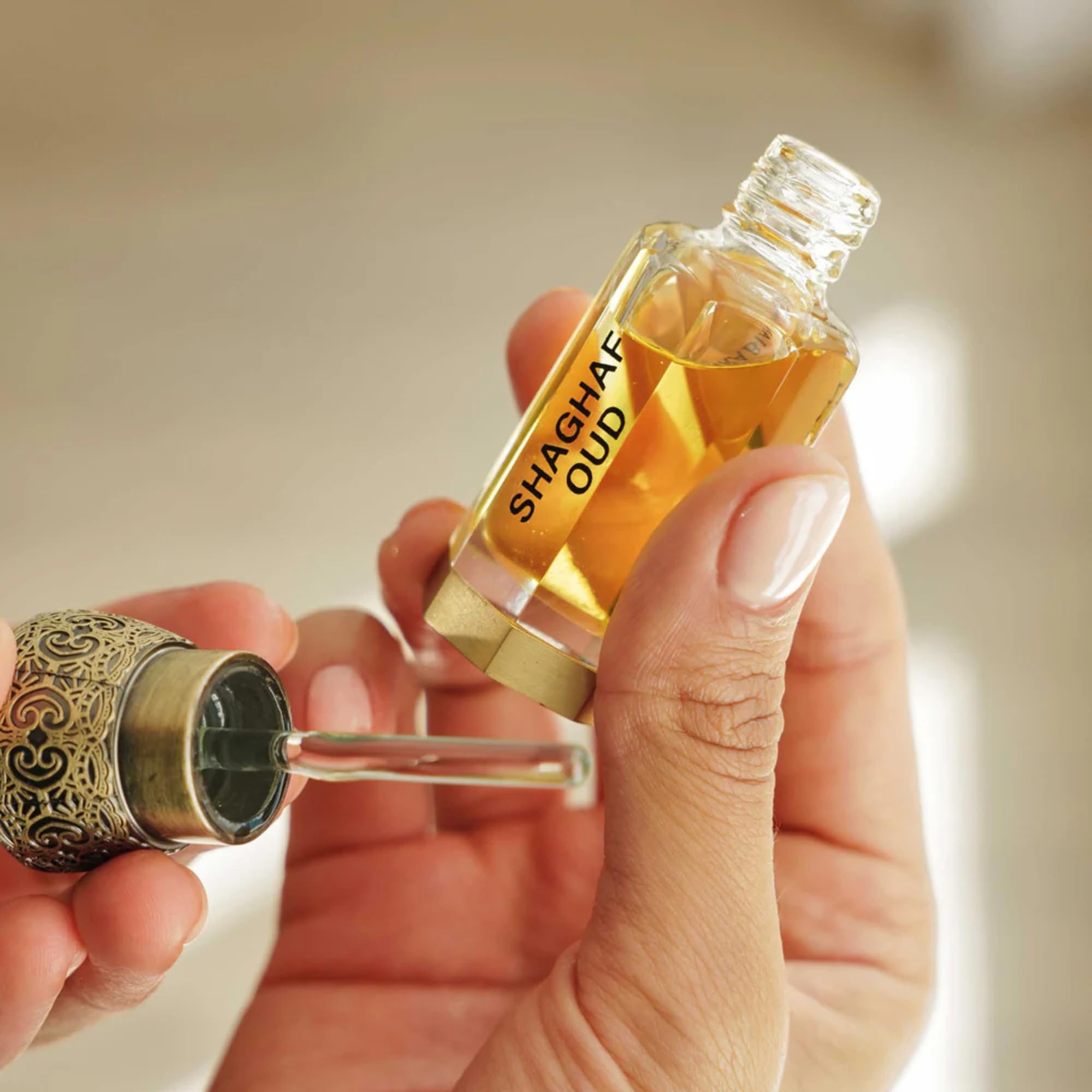 Swiss Arabian Shaghaf Oud - Luxurious Concentrated Perfume Oil - Long Lasting Artisan Perfume with Notes of Saffron, Praline, and Vanilla - 0.4 oz
